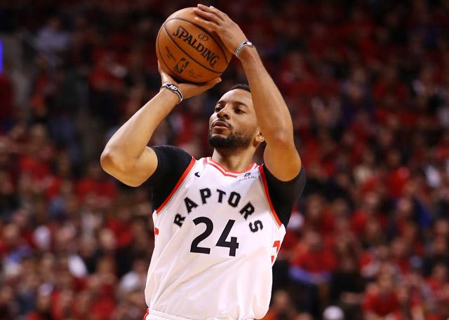 球场上的发 球场上的发